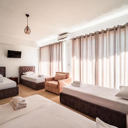 Alnes Hotel Saranda Kültér fotó