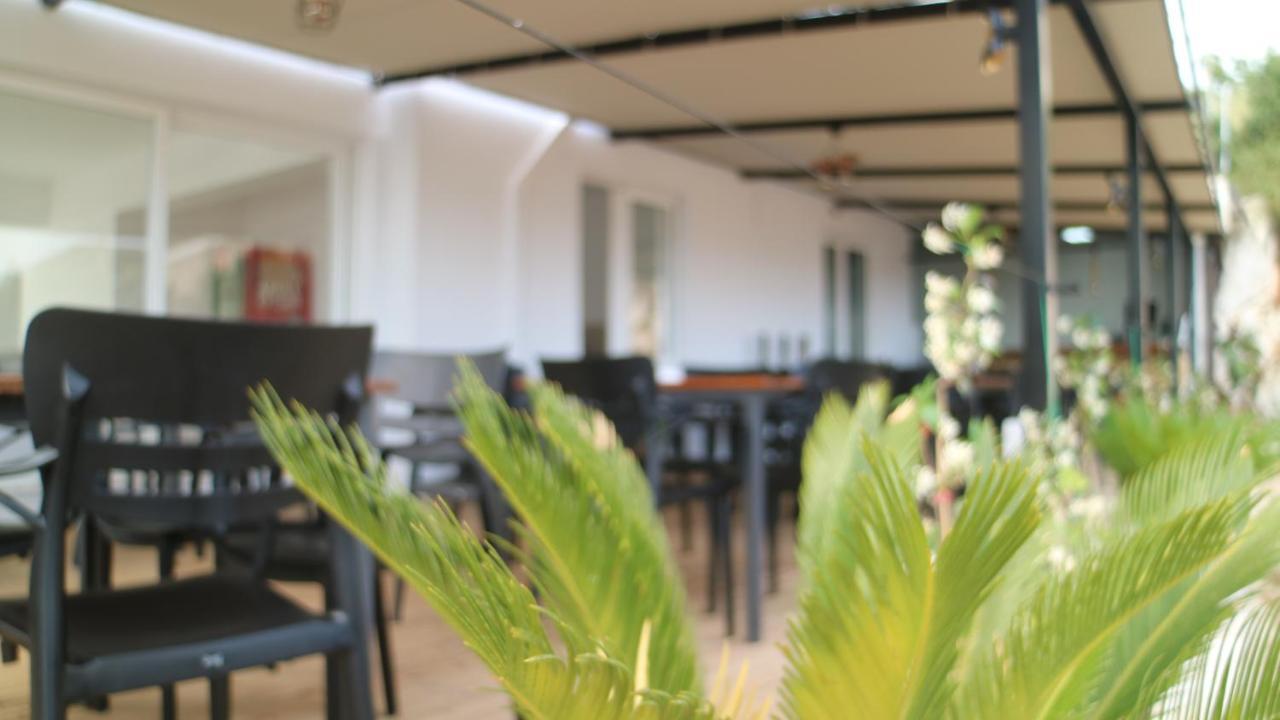 Alnes Hotel Saranda Kültér fotó