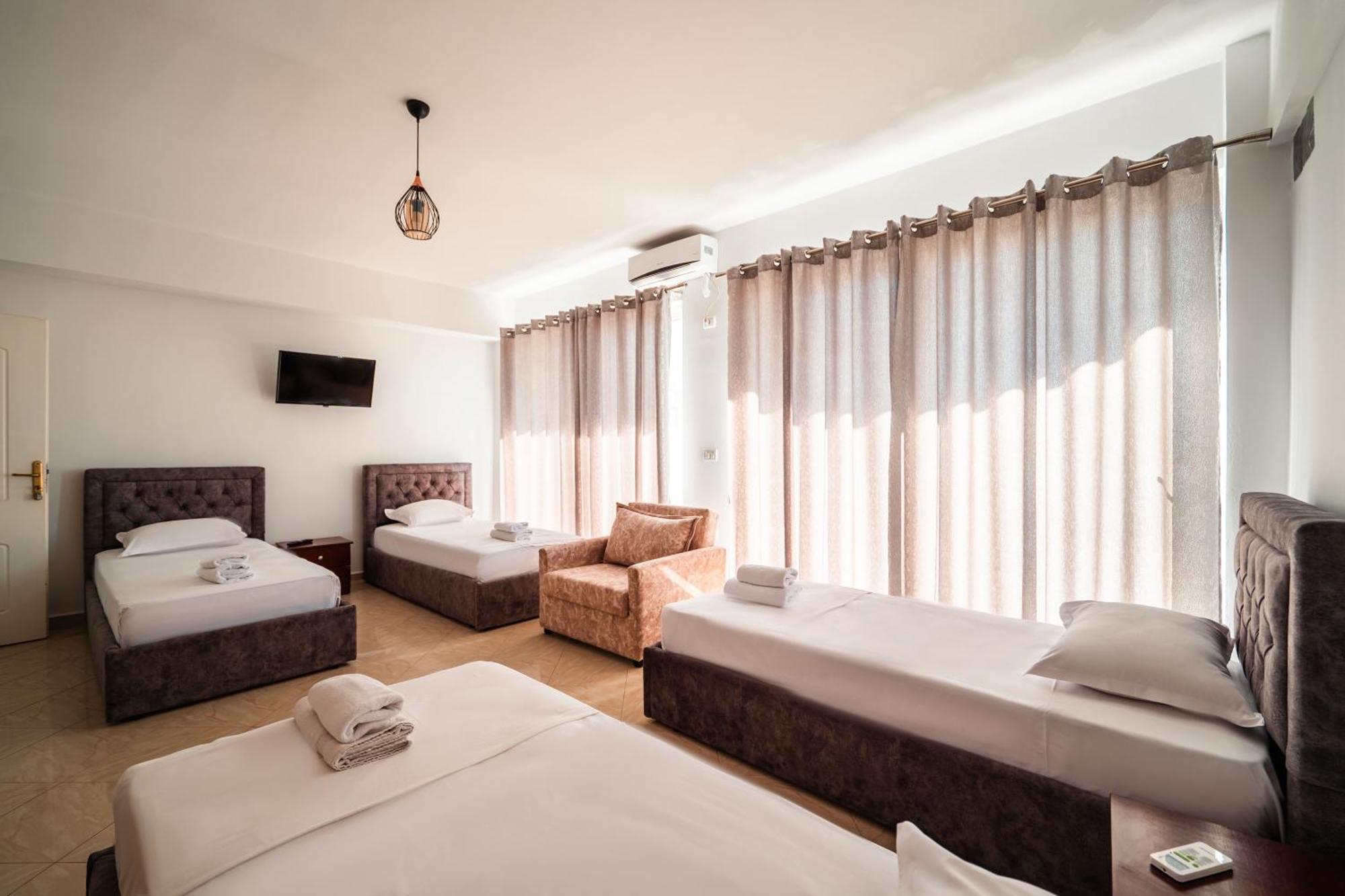 Alnes Hotel Saranda Kültér fotó