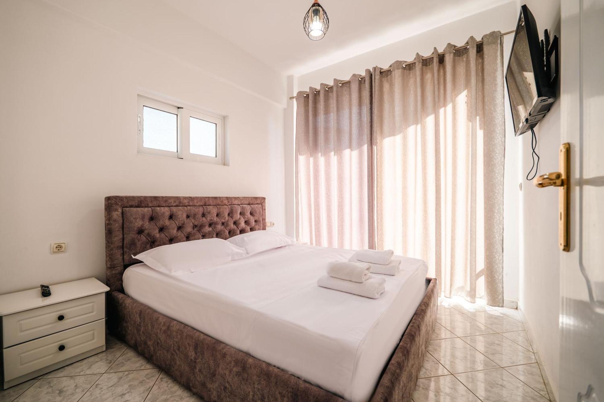 Alnes Hotel Saranda Kültér fotó