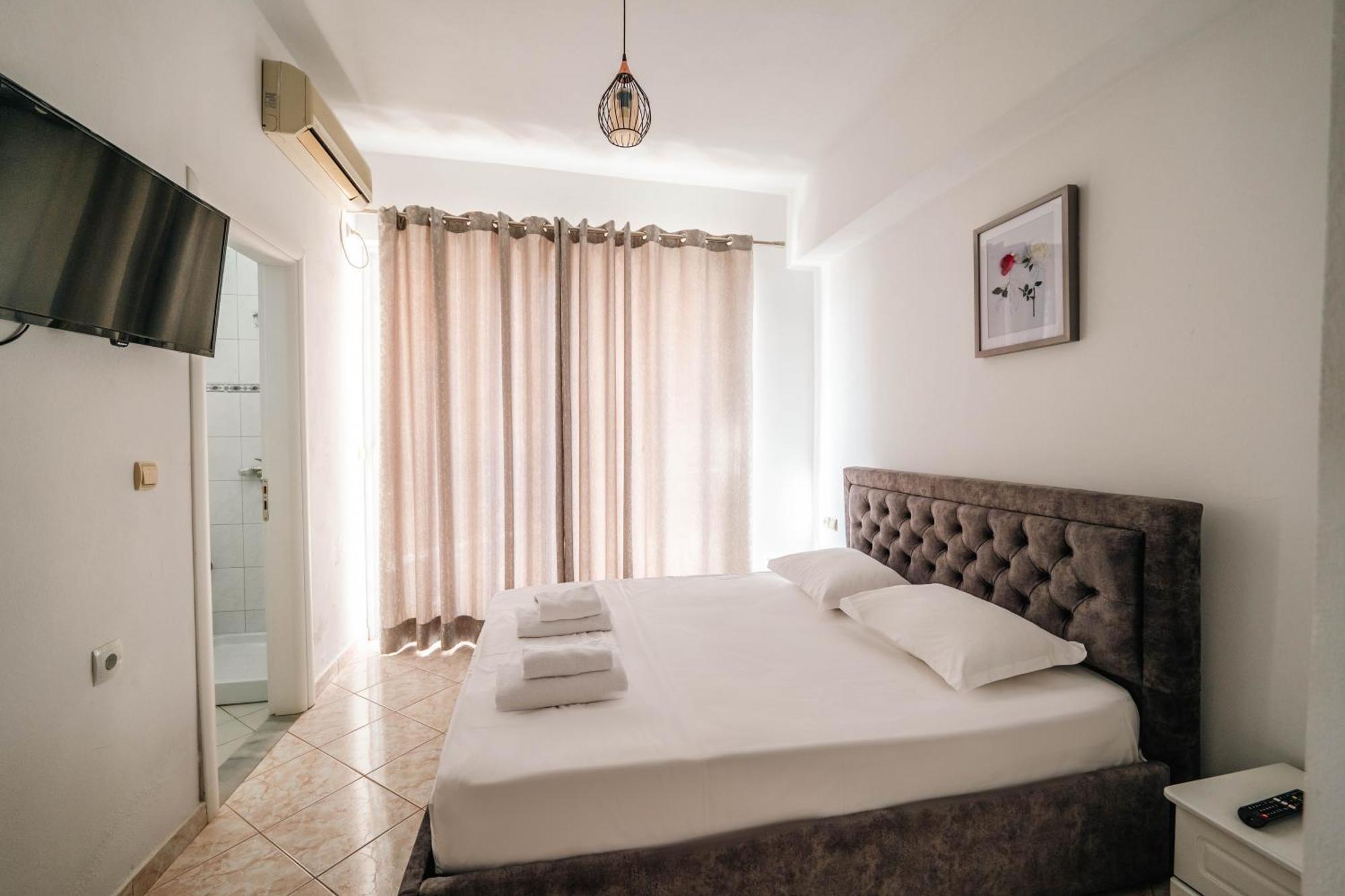 Alnes Hotel Saranda Kültér fotó