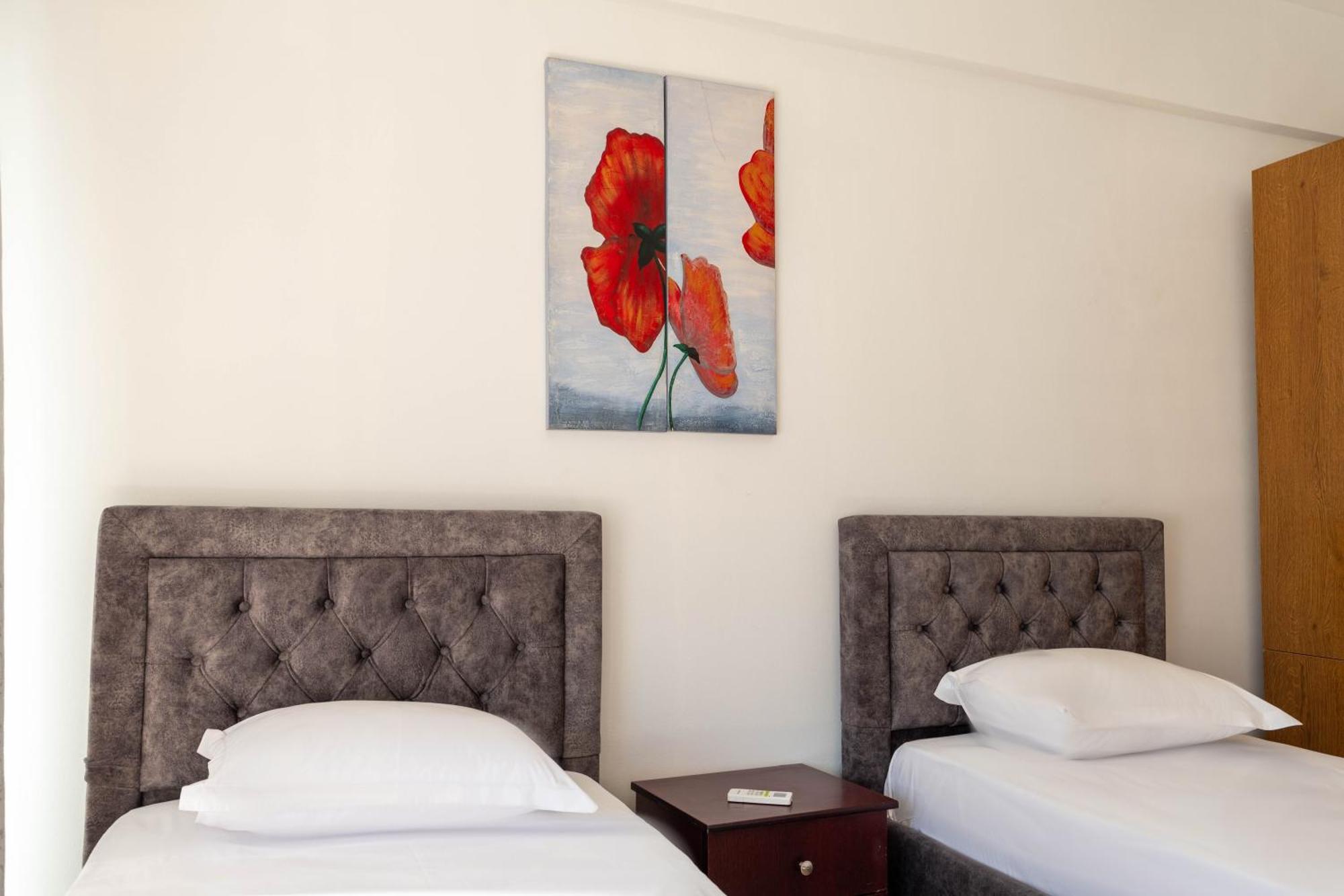 Alnes Hotel Saranda Kültér fotó