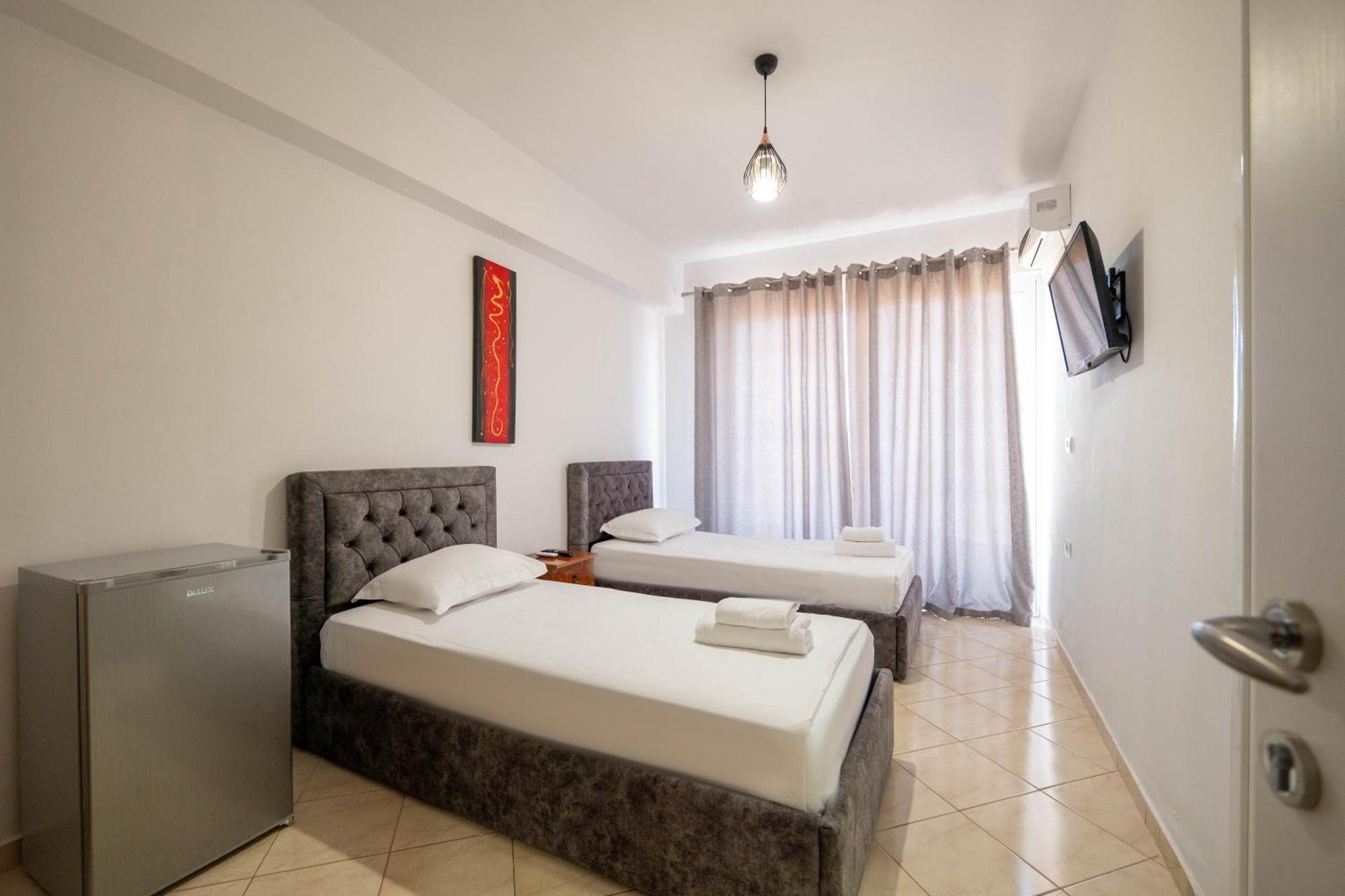 Alnes Hotel Saranda Kültér fotó