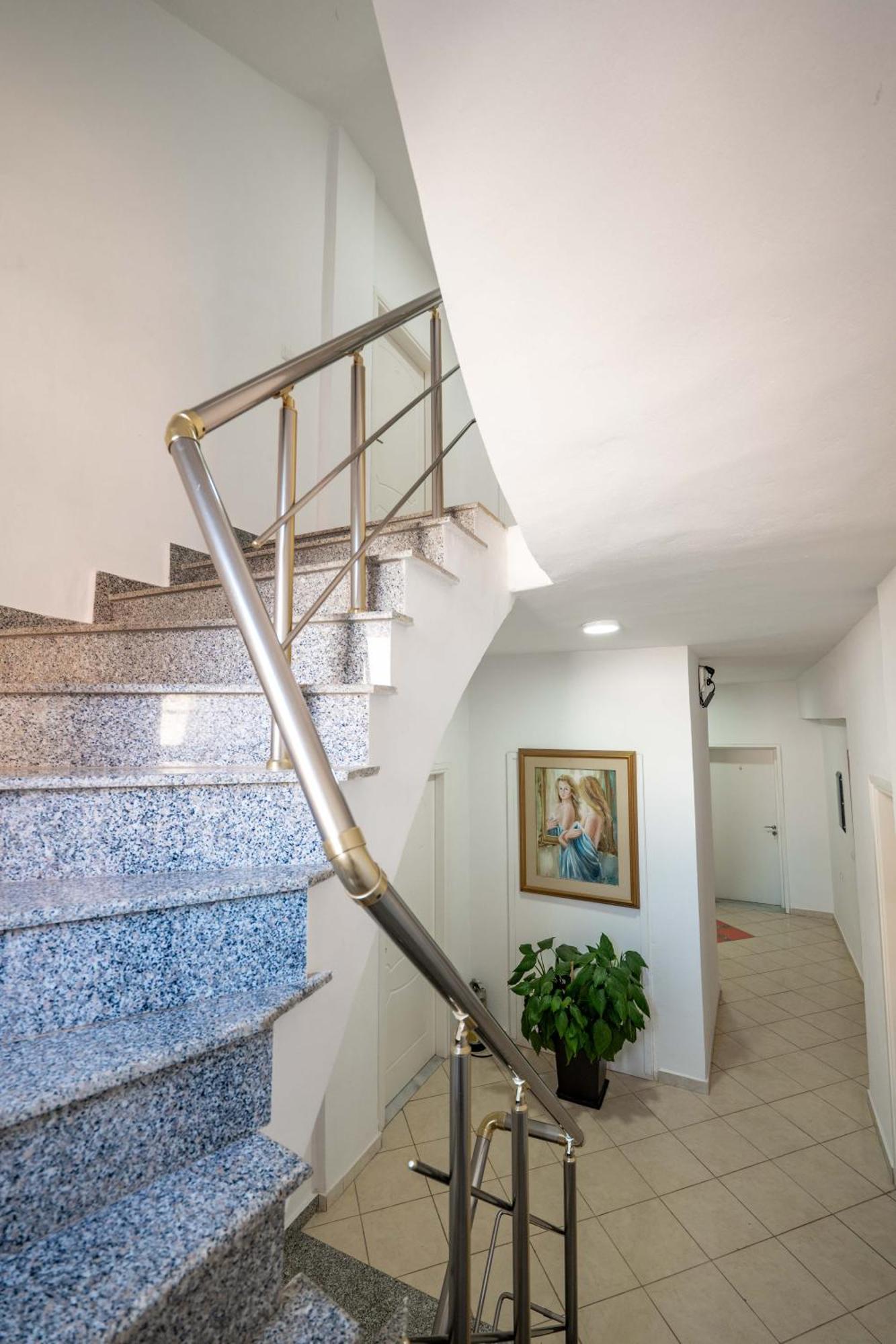 Alnes Hotel Saranda Kültér fotó