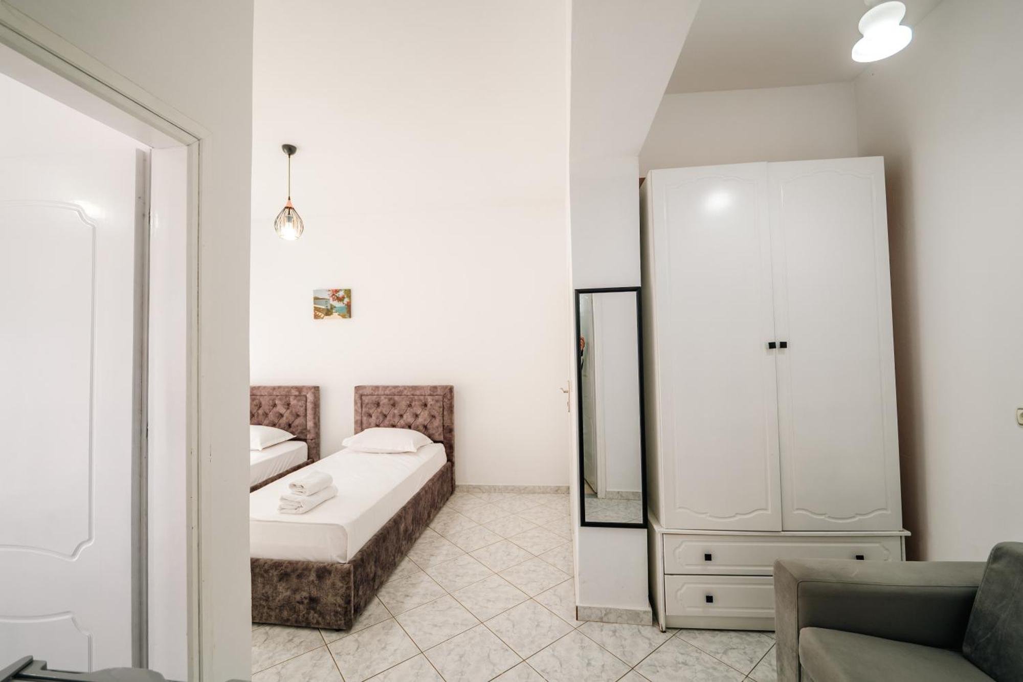 Alnes Hotel Saranda Kültér fotó