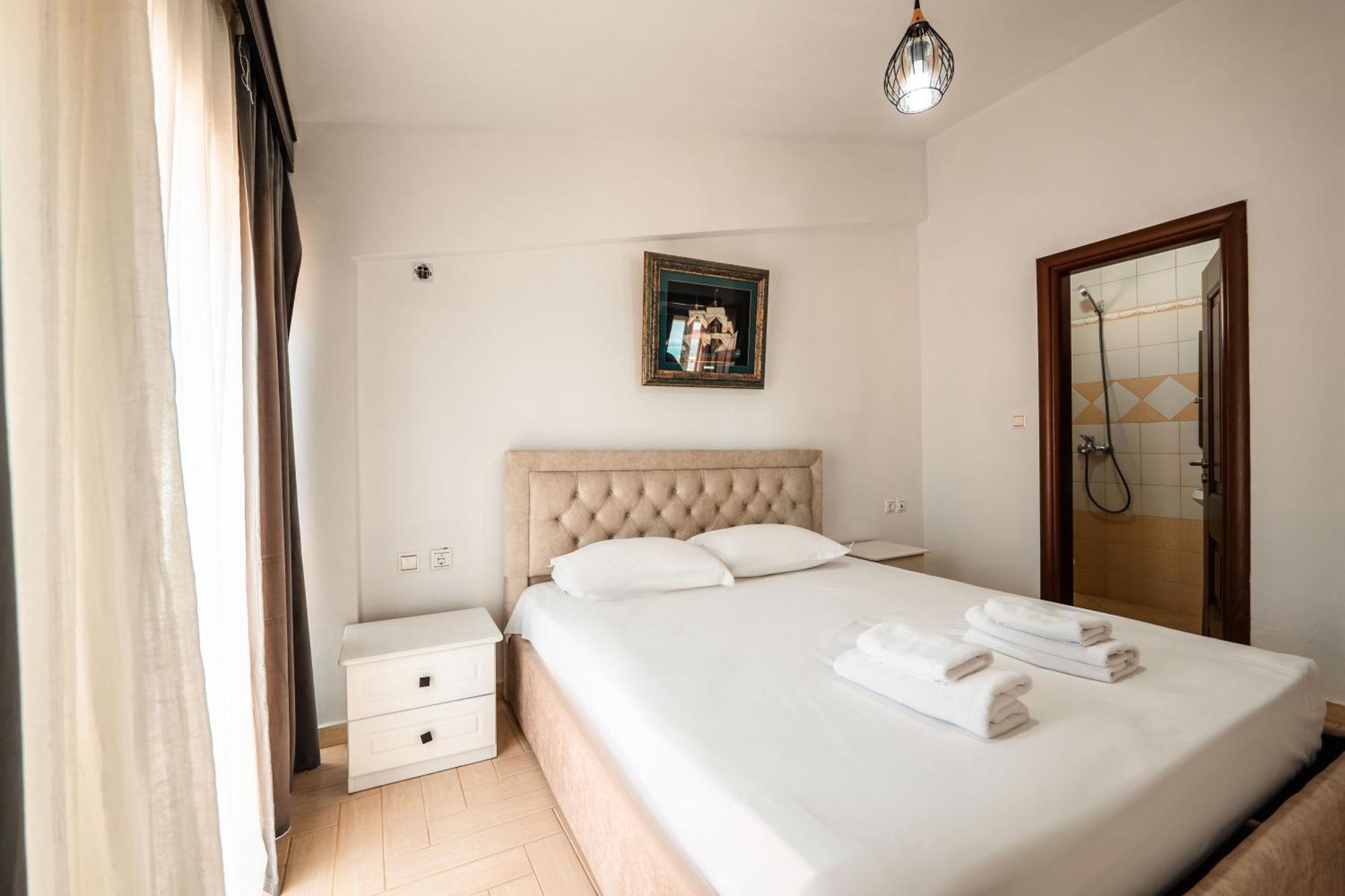 Alnes Hotel Saranda Kültér fotó