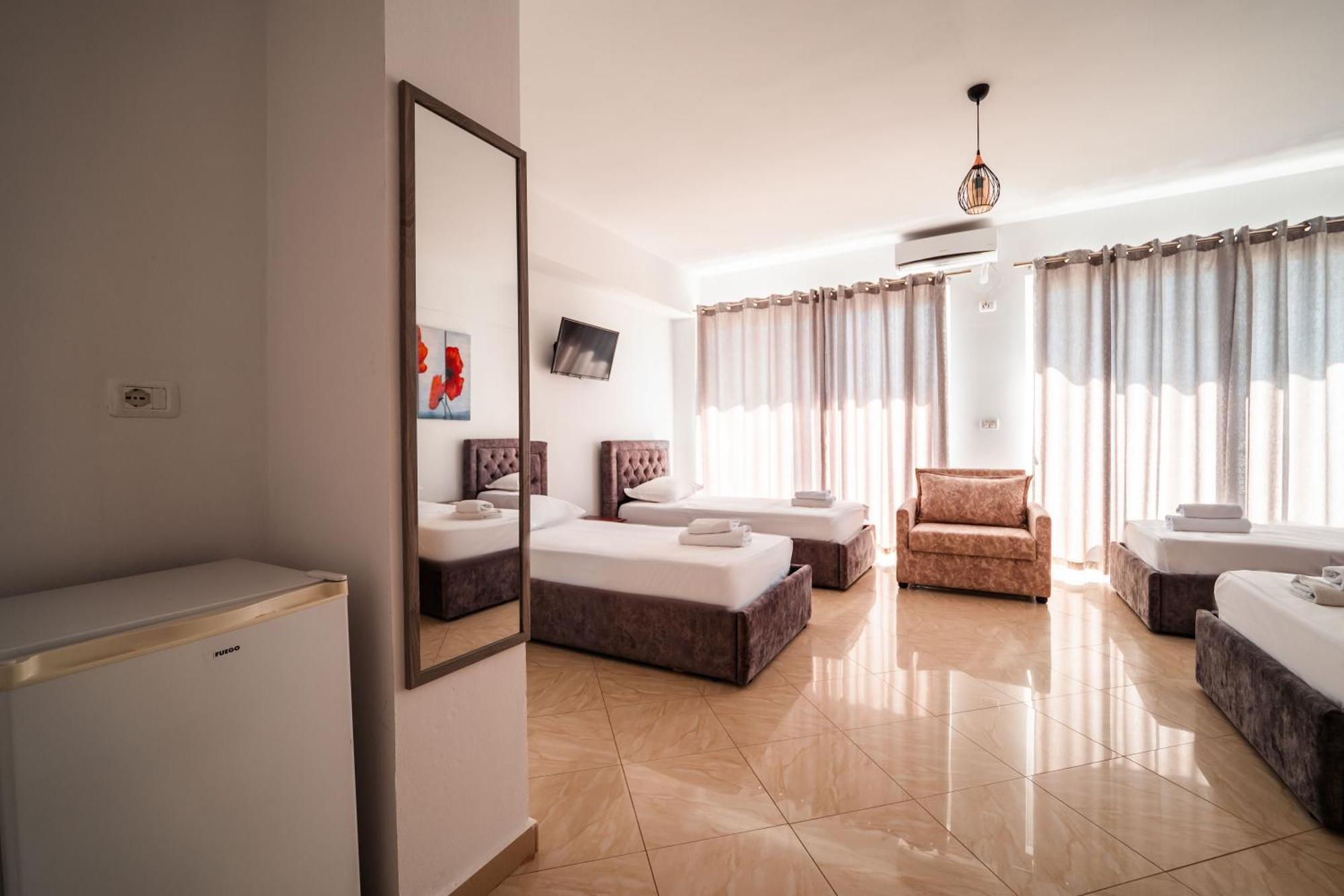 Alnes Hotel Saranda Kültér fotó