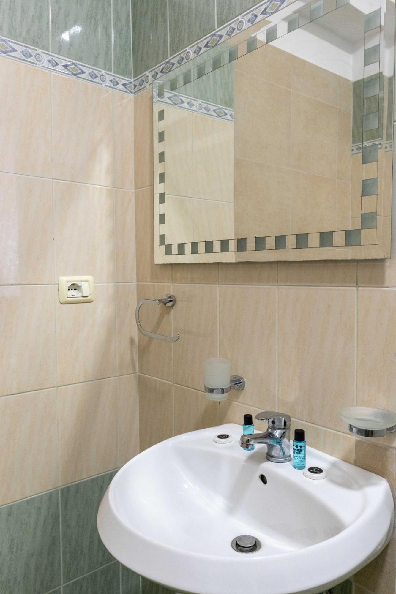 Alnes Hotel Saranda Kültér fotó