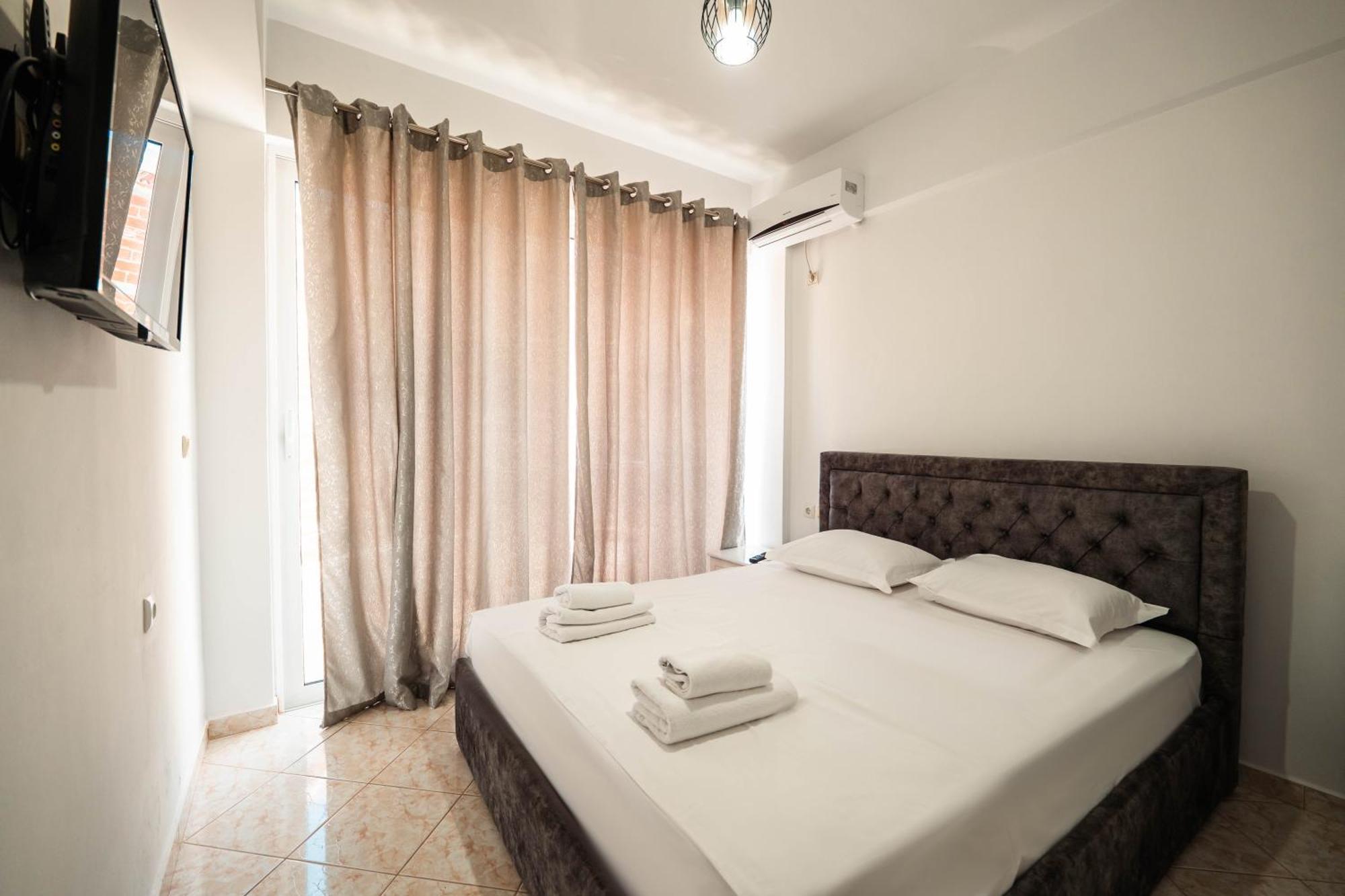 Alnes Hotel Saranda Kültér fotó