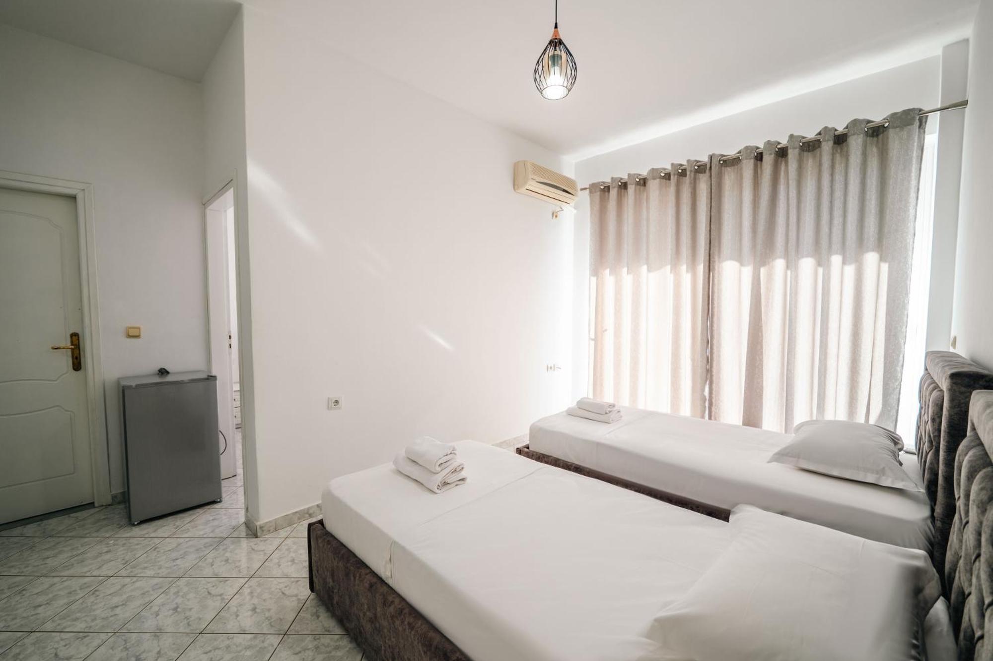 Alnes Hotel Saranda Kültér fotó