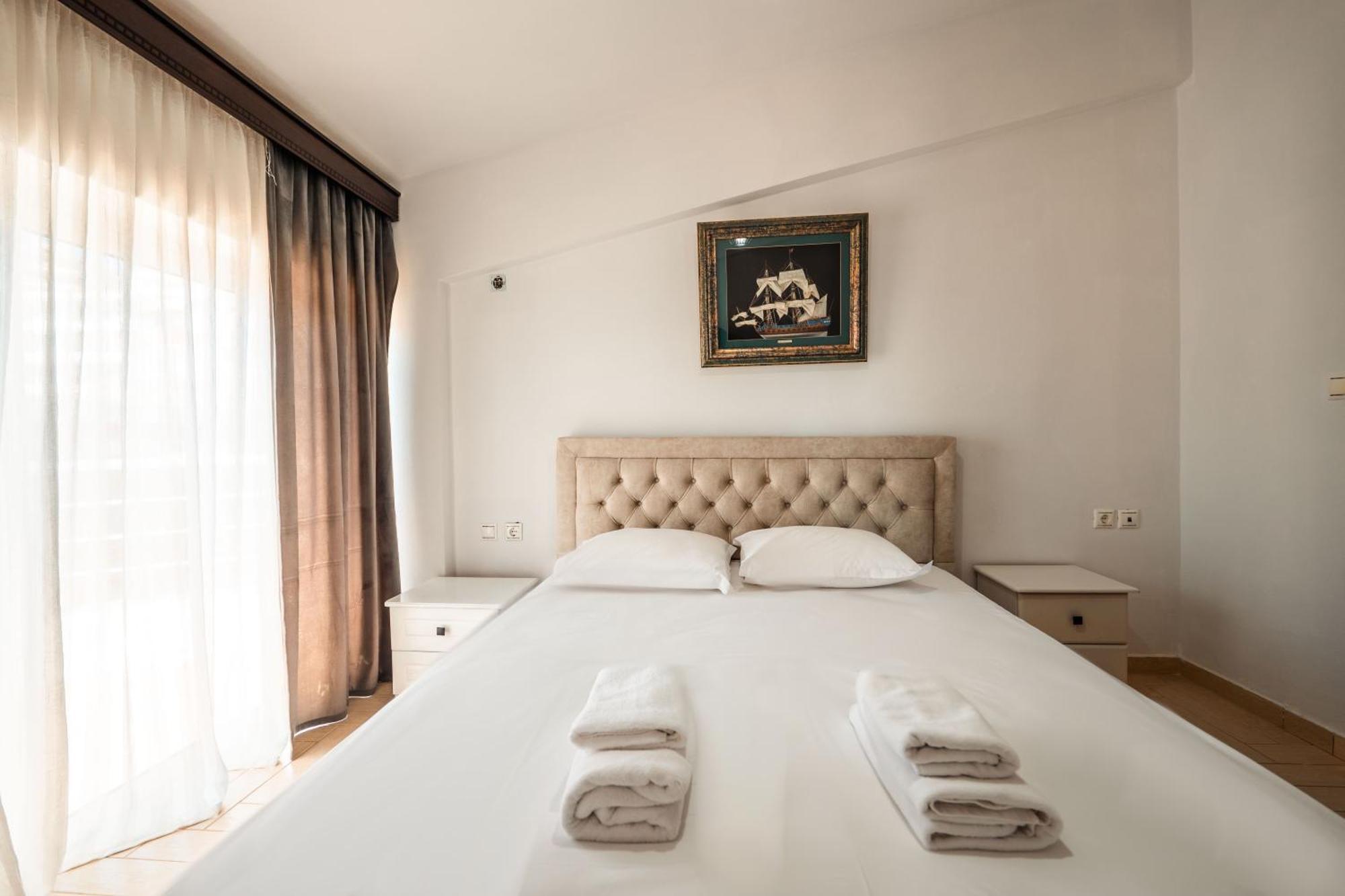 Alnes Hotel Saranda Kültér fotó