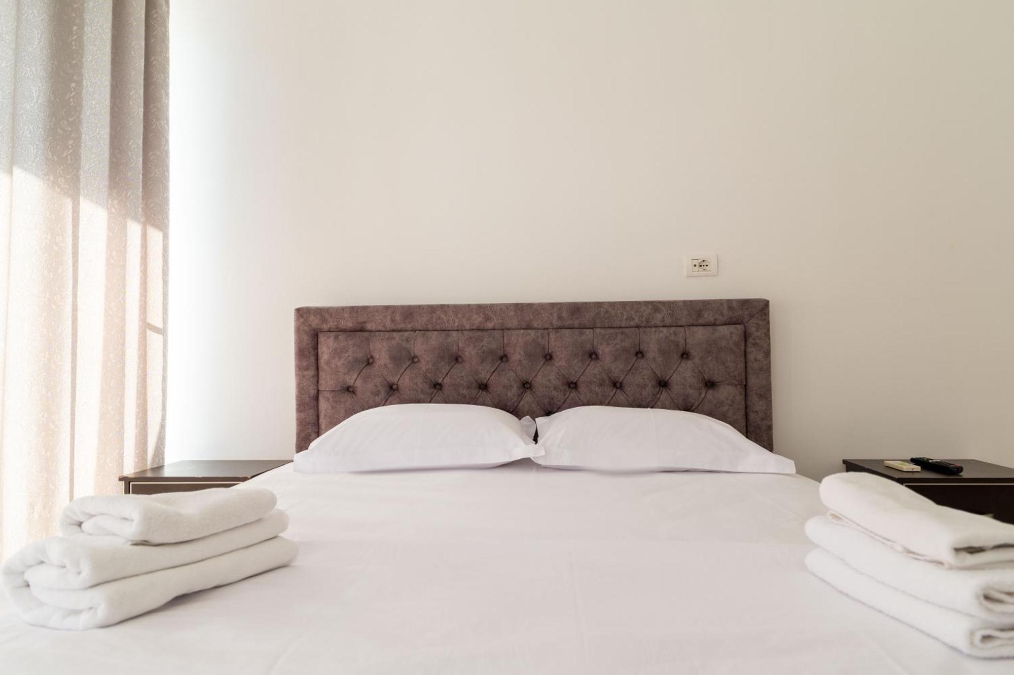 Alnes Hotel Saranda Kültér fotó