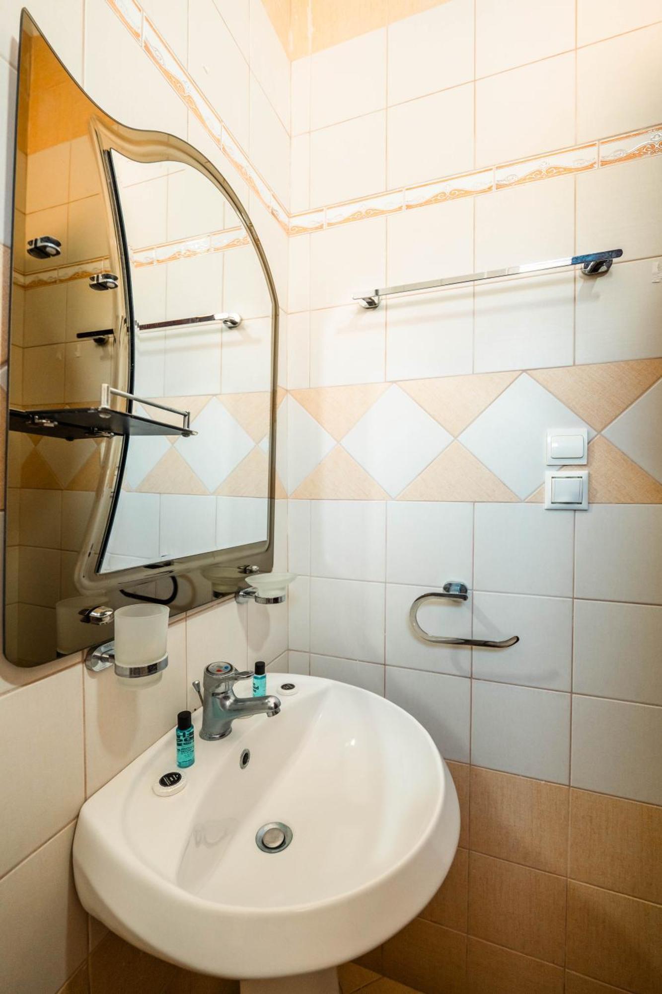 Alnes Hotel Saranda Kültér fotó