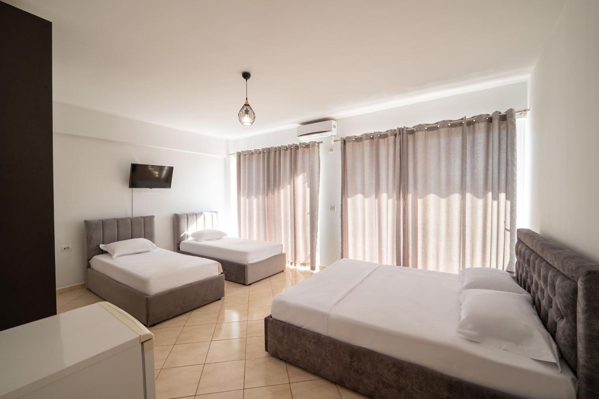 Alnes Hotel Saranda Kültér fotó